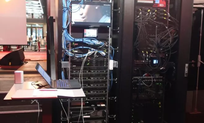 Conception et installation d'un système de distribution vidéo haute définition IP réseau en temps réel Bar Concert Ninkasi, Lyon, Domésia